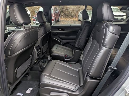 New 2025 Jeep Grand Cherokee L Limited w/ Luxury Tech Group II image 25