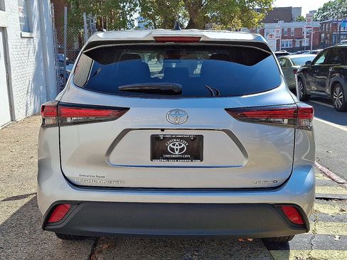 Certified 2024 Toyota Highlander LE image 5