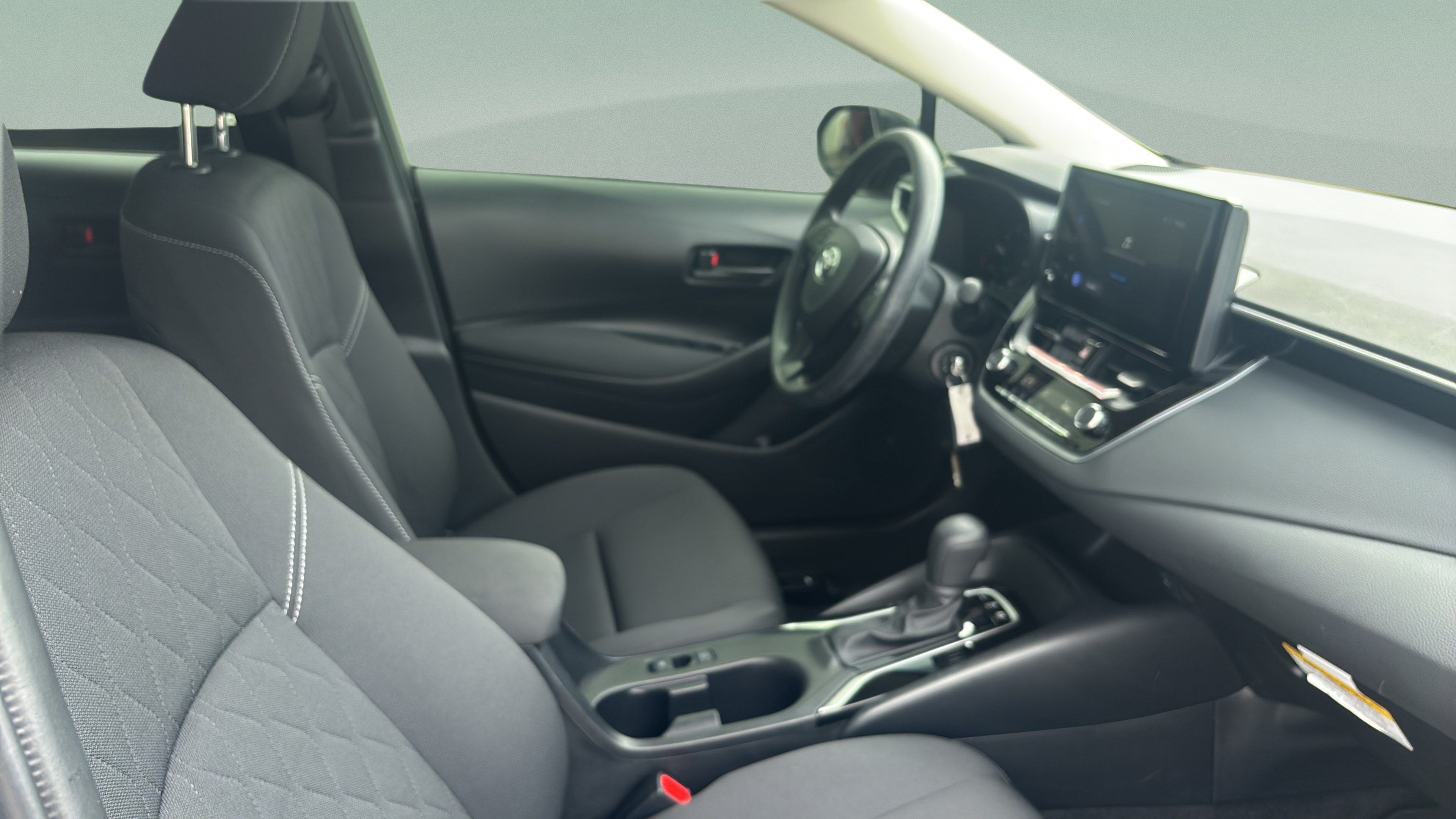 Used 2025 Toyota Corolla LE FWD image 20