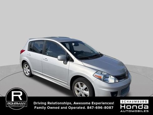 Used 2011 Nissan Versa Hatchback w/ Premium Pkg FWD image 3