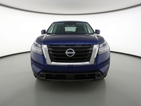 Used 2025 Nissan Pathfinder SV FWD image 2