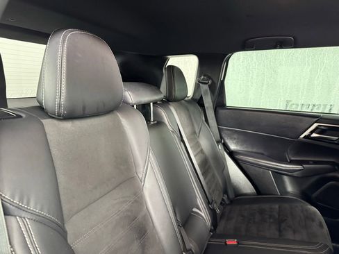 Used 2023 Mitsubishi Outlander SE Black Edition image 28