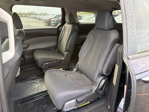 New 2026 Kia Carnival LX FWD image 8