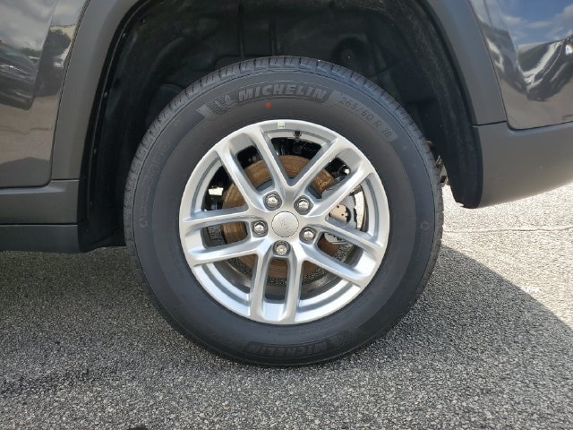 New 2026 Jeep Grand Cherokee Laredo AWD/4WD image 11