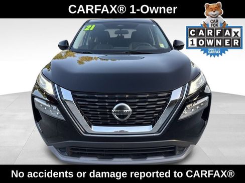 Used 2021 Nissan Rogue SV image 2