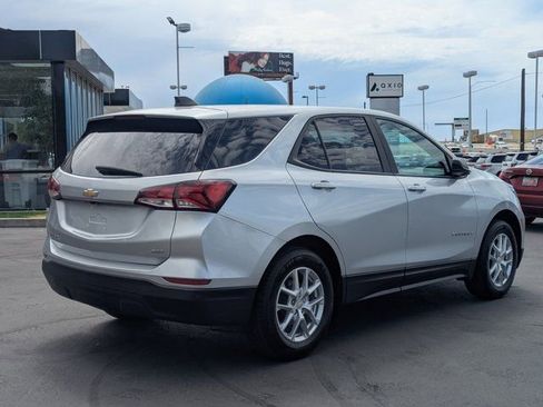 Used 2022 Chevrolet Equinox LS image 3