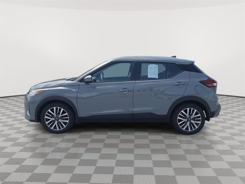 Used 2023 Nissan Kicks SV FWD image 2