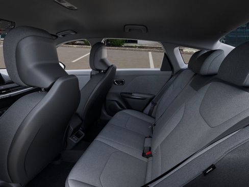 New 2025 Kia K4 LXS image 18