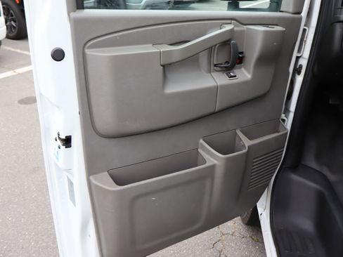 Used 2019 Chevrolet Express 3500 w/ Power Convenience Package RWD image 17