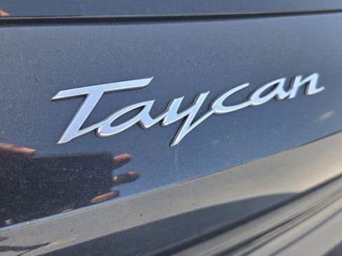 Used 2022 Porsche Taycan RWD image 9
