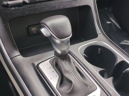 Used 2023 Kia Carnival LX image 11