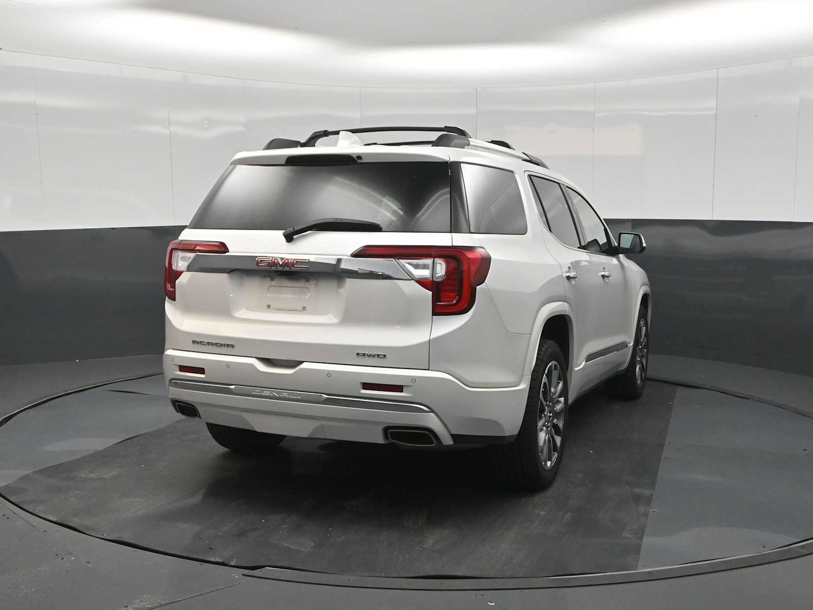 Used 2022 GMC Acadia Denali w/ Denali Ultimate Package AWD/4WD image 3