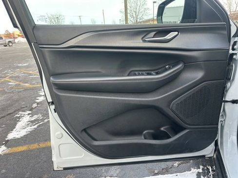 Used 2024 Jeep Grand Cherokee L Laredo image 23