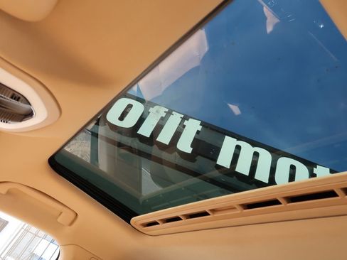 Used 2016 Porsche Panamera S image 16