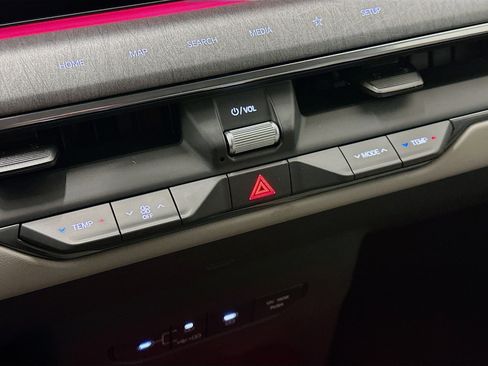 Used 2024 Kia EV9 Land image 24