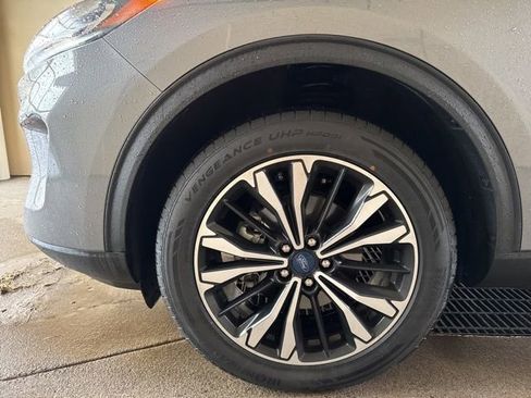 Used 2022 Ford Escape SE w/ SE Sport Appearance Package image 10