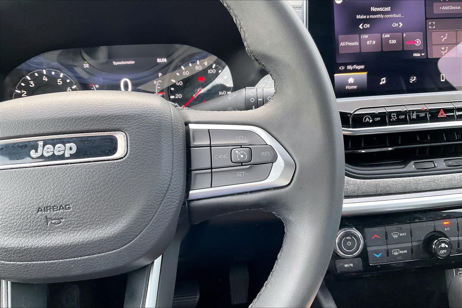 Used 2024 Jeep Compass Latitude AWD/4WD image 24