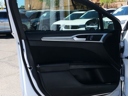 Used 2020 Ford Fusion SE image 36