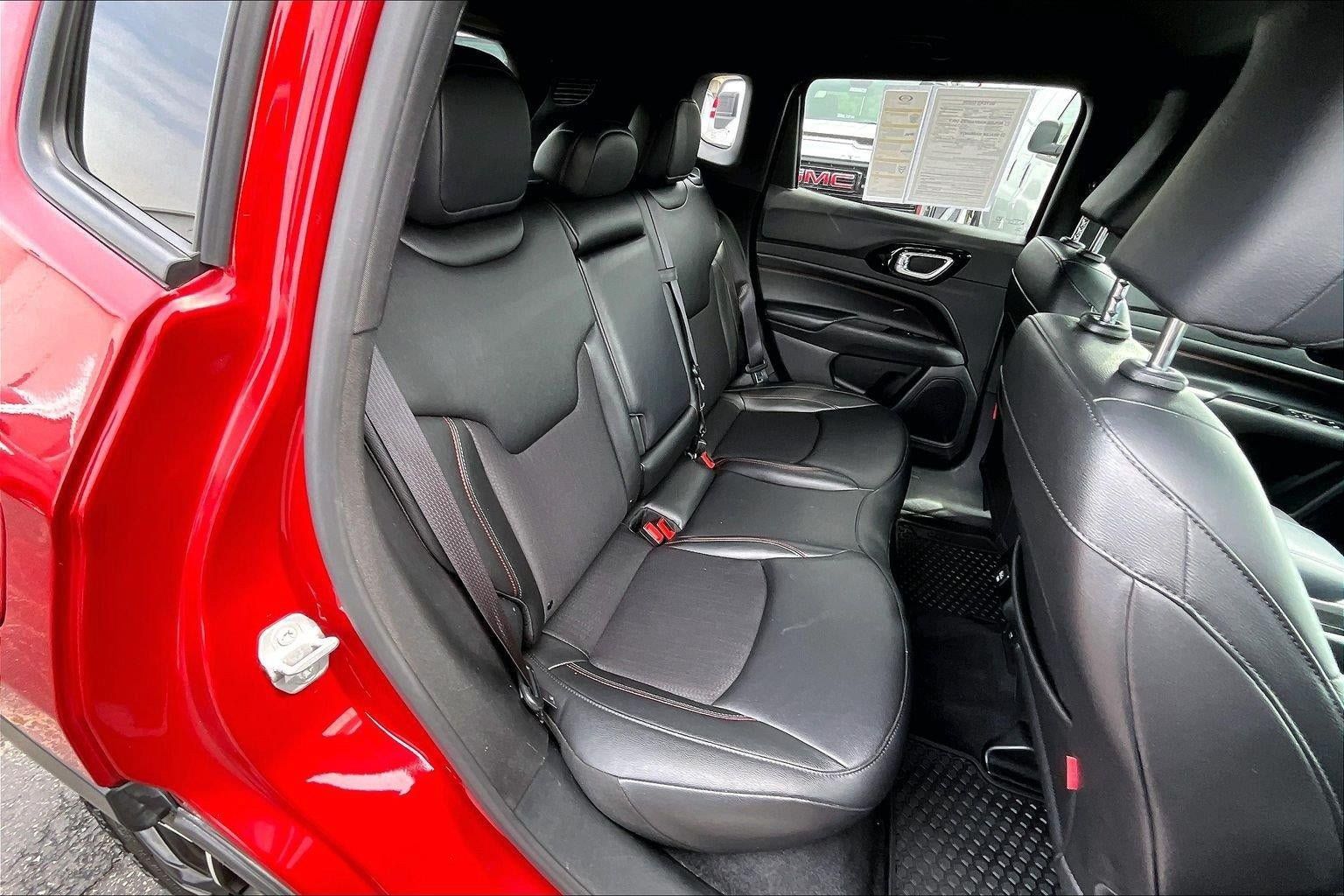 Used 2025 Jeep Compass Trailhawk AWD/4WD image 24