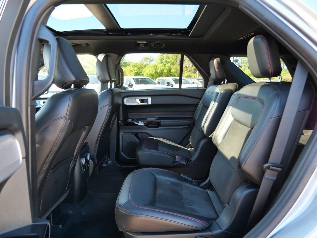 Used 2023 Ford Explorer ST-Line w/ Class IV Trailer Tow Package AWD/4WD image 16
