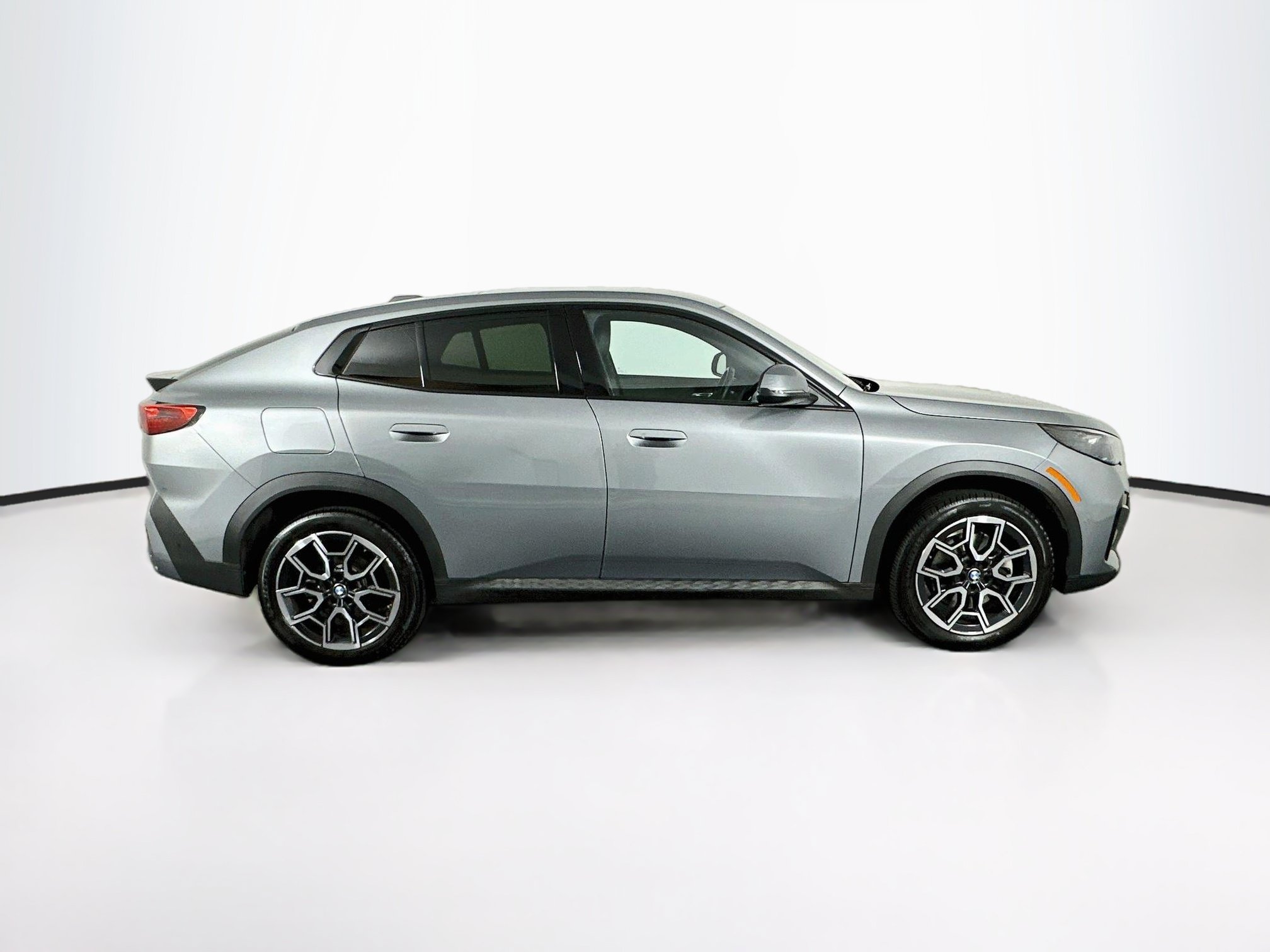 Used 2026 BMW X2 xDrive28i AWD/4WD image 10