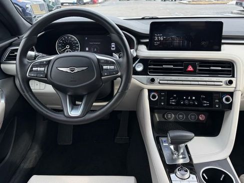 Used 2025 Genesis G70 2.5T image 12