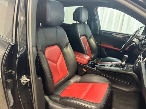 Used 2021 Porsche Macan AWD/4WD image 25
