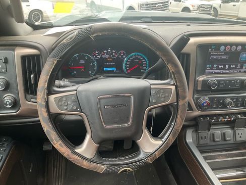 Used 2018 GMC Sierra 2500 Denali w/ Duramax Plus Package AWD/4WD image 21