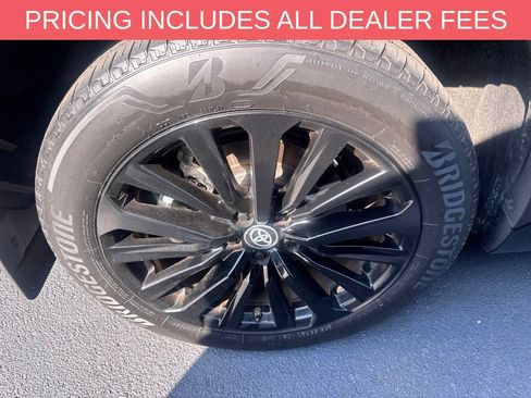 Used 2023 Toyota Highlander XSE FWD image 14