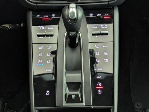 Used 2024 Porsche Macan image 17