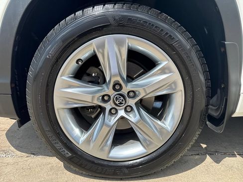 Used 2016 Toyota Highlander Limited Platinum AWD/4WD image 10
