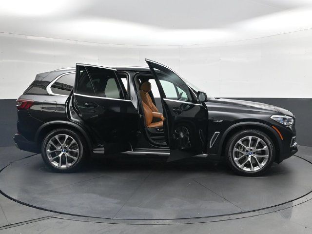 Used 2022 BMW X5 xDrive45e w/ Executive Package AWD/4WD image 44