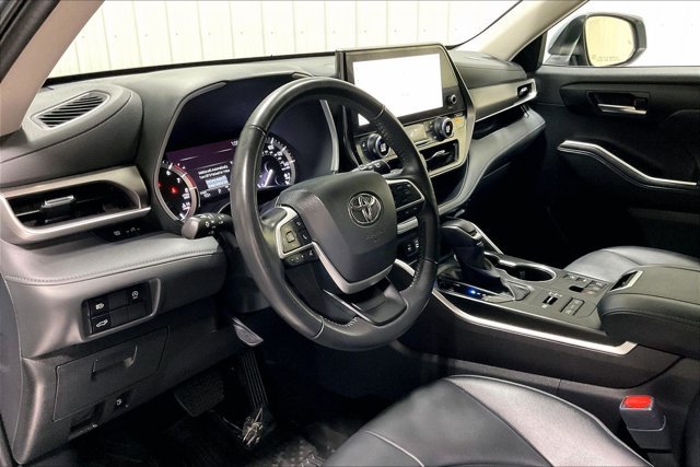Certified 2024 Toyota Highlander XLE AWD/4WD image 15