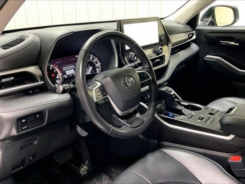 Certified 2024 Toyota Highlander XLE AWD/4WD image 15
