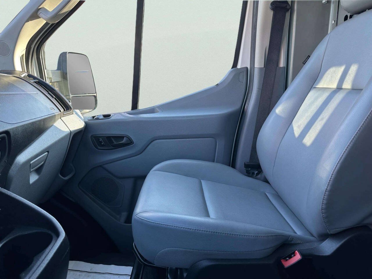 Used 2017 Ford Transit 250 148 High Roof RWD image 28