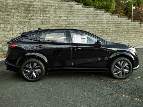 Used 2024 Nissan Ariya AWD image 3