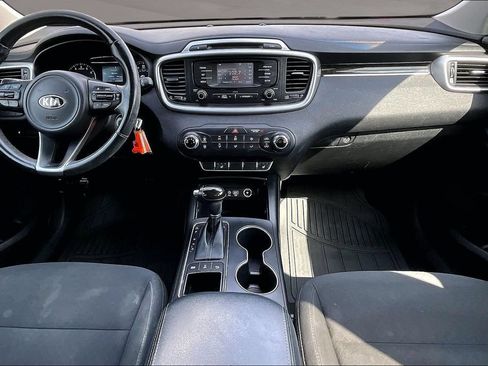Used 2016 Kia Sorento AWD w/ LX Convenience Package image 16