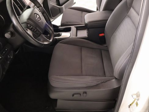 Used 2022 Nissan Frontier SV image 11