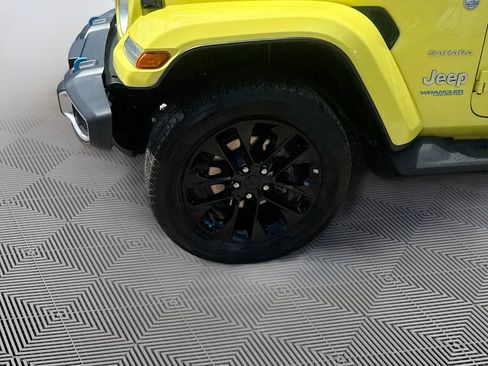 Used 2022 Jeep Wrangler Unlimited Sahara w/ Cold Weather Group AWD/4WD image 35