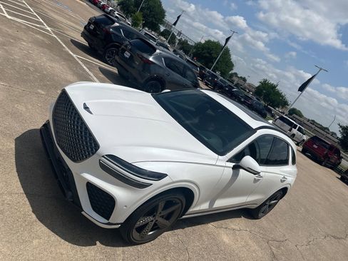 Used 2022 Genesis GV70 3.5T Sport w/ Sport Prestige Package AWD/4WD image 10