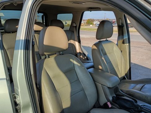 Used 2005 Ford Escape Limited image 17