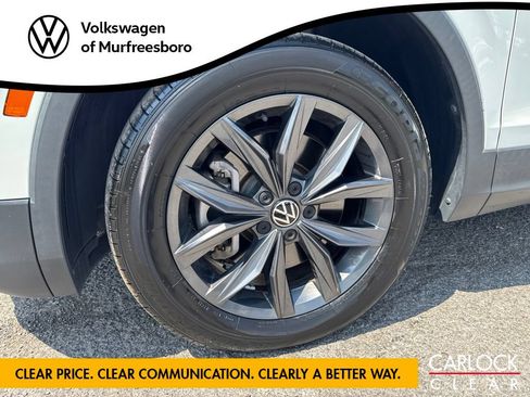 Used 2023 Volkswagen Tiguan SE w/ Panoramic Sunroof Package FWD image 13