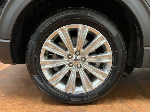 Used 2020 Ford Explorer Limited w/ Equipment Group 310A AWD/4WD image 12