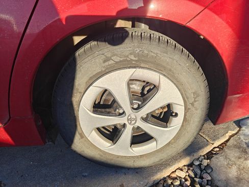 Used 2014 Toyota Prius Two image 27