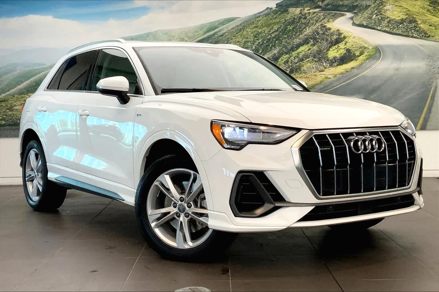 Used 2020 Audi Q3 2.0T Premium w/ Convenience Package AWD/4WD image 3