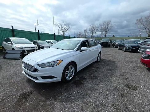 Used 2018 Ford Fusion SE w/ Fusion SE Technology Package image 2