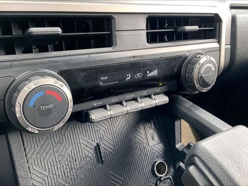 Used 2025 Toyota 4Runner SR5 AWD/4WD image 34