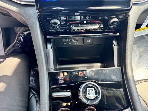 New 2025 Jeep Grand Cherokee Limited w/ Black Appearance Package image 15