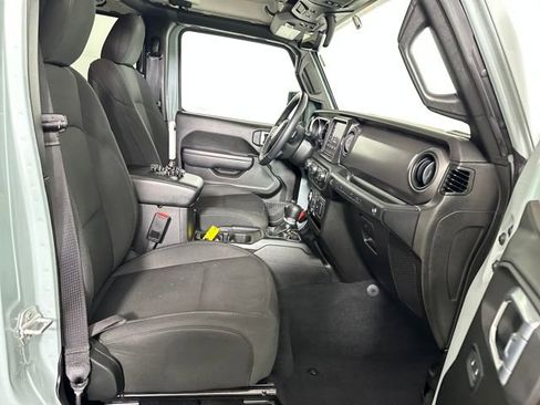 Used 2023 Jeep Wrangler Unlimited w/ Cold Weather Group image 28