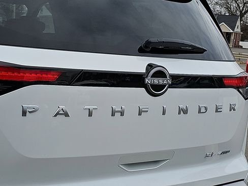 New 2025 Nissan Pathfinder SL image 20